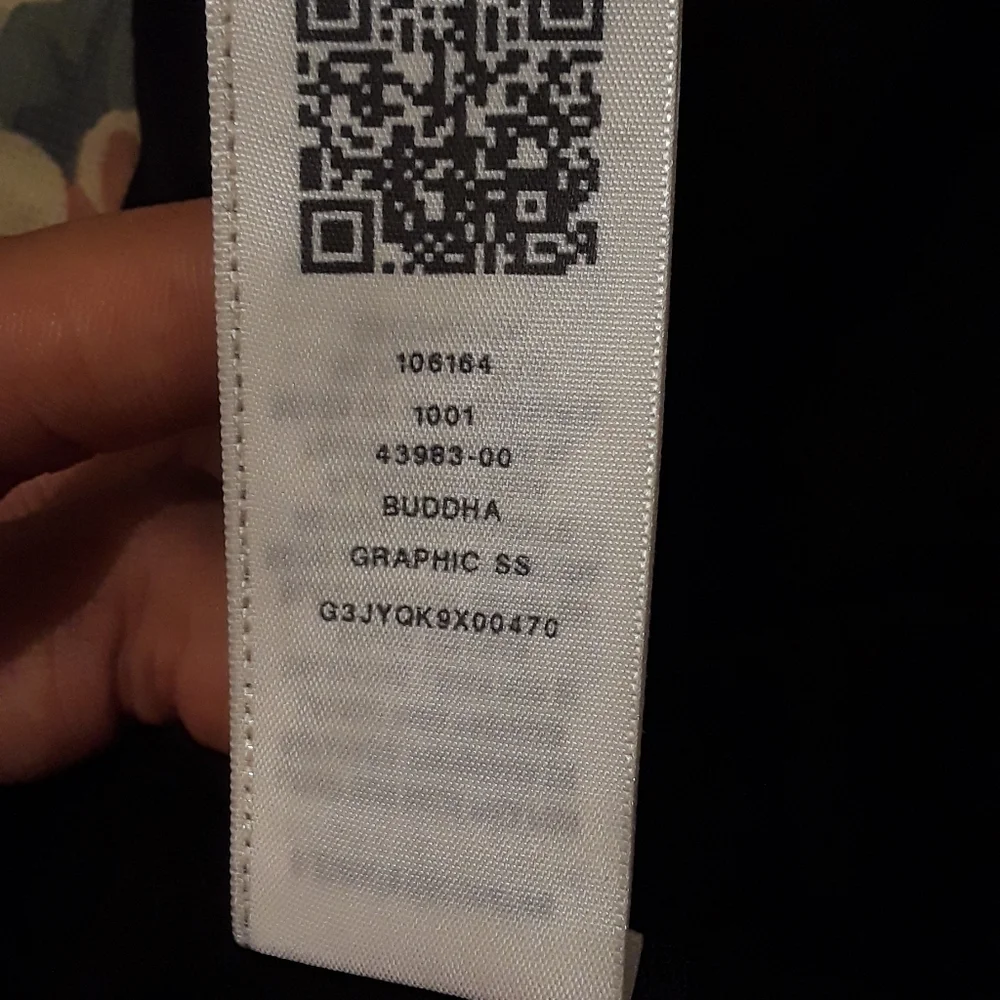 TRUE RELIGION GRAPHIC TEE  (THE LAST SHIRT IS IN WHITE/GOLD ONLY!!! (NO BLACK) - Picture 4 of 11